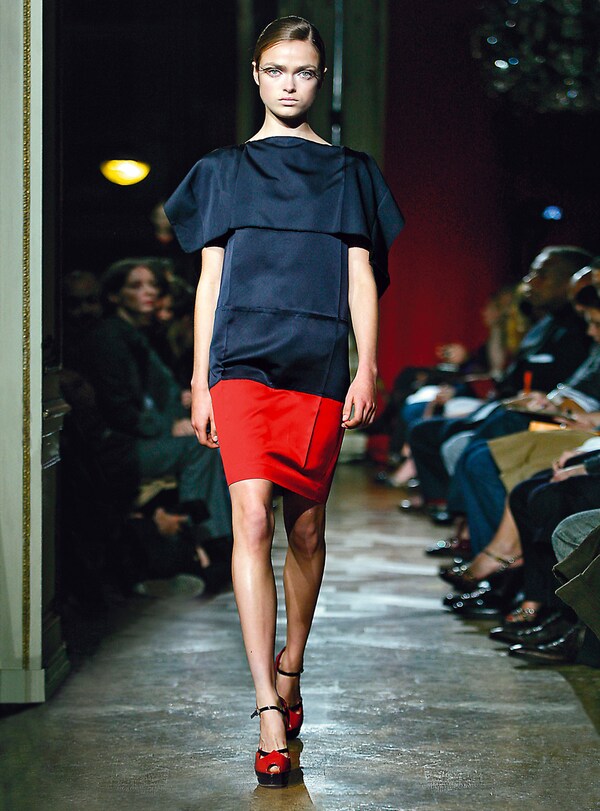 Spring Summer 2007 Fashion Show Miu Miu Miu miu advertisement for spring/summer 2007. spring summer 2007 fashion show miu miu