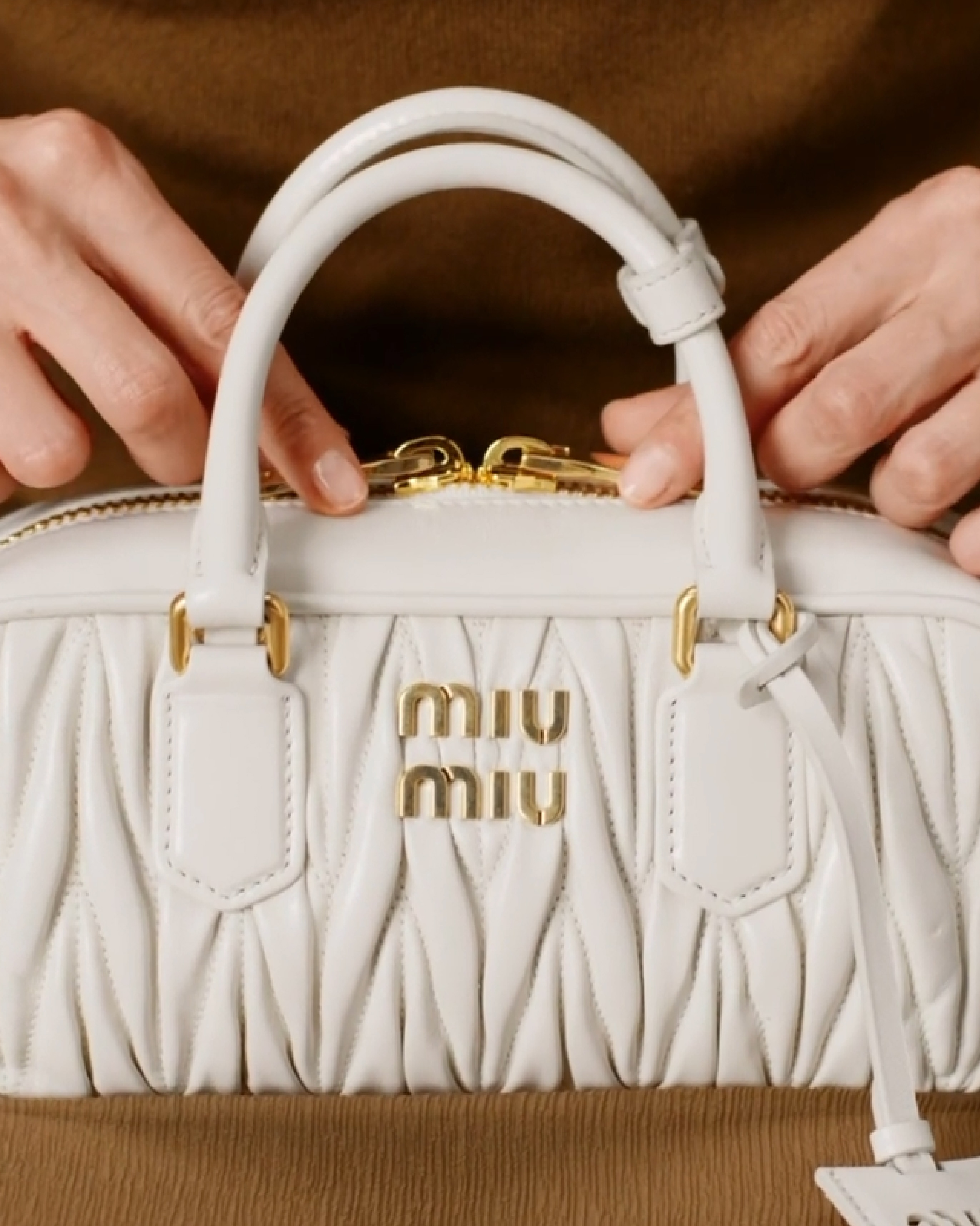 即納日本製 miumiu - miumiuの通販 by るる's shop｜ミュウミュウなら