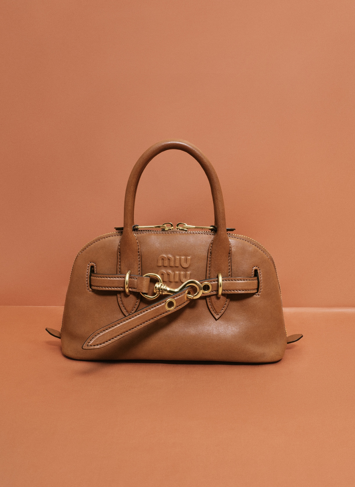 最大80％オフ MIUMIU超美品！大人気♩大特価♩マテラッセ ハンドバッグ 色 バッグ