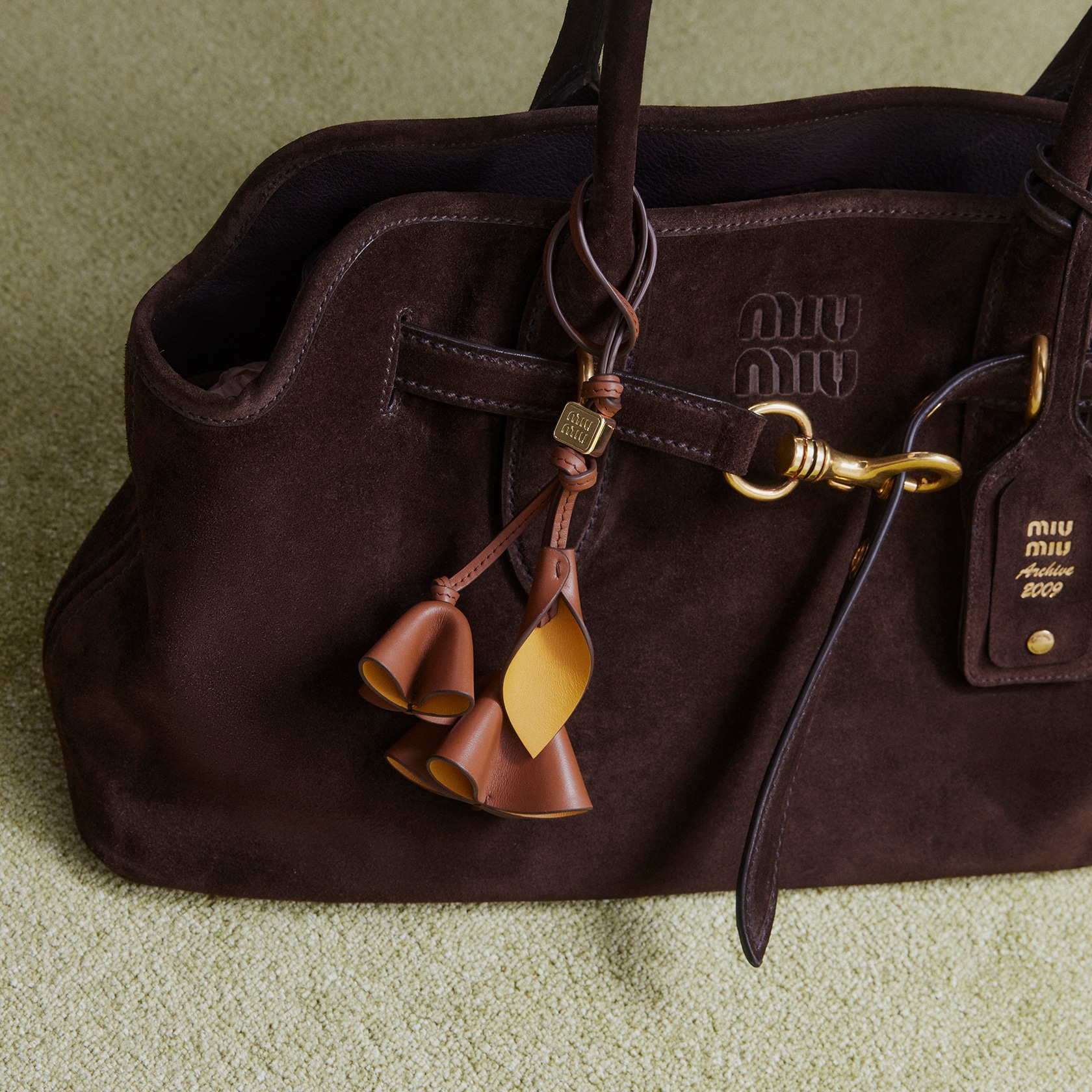 MIUMIU MU05PS『ECLAT』べっ甲 サングラス ケース付き 送料無料キャンペーン MIUMIU メルカリ - ケース付き サングラス