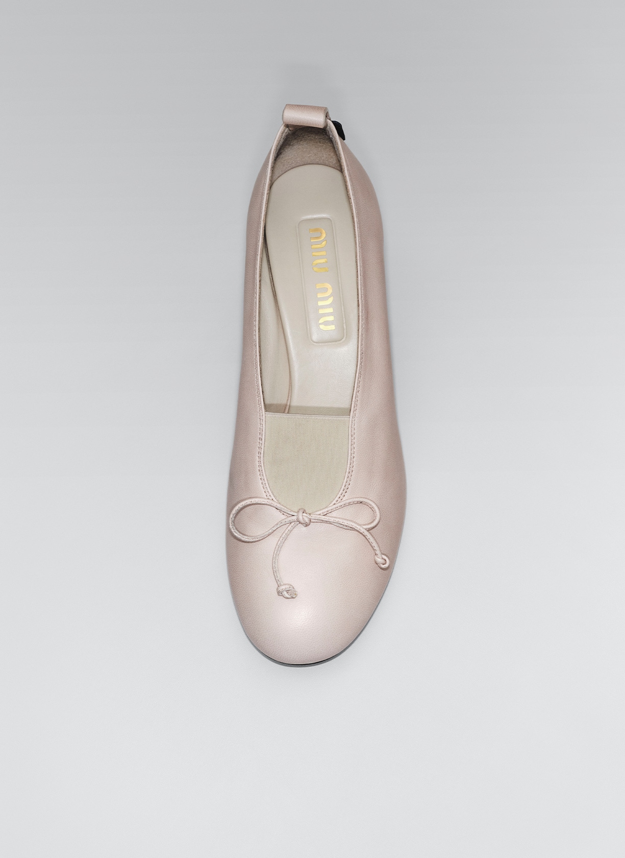 MiuMiu レザー ピンウィールブローチ レッド　ホワイト レッド/ホワイト レザー ピンウィールブローチ | Miu Miu