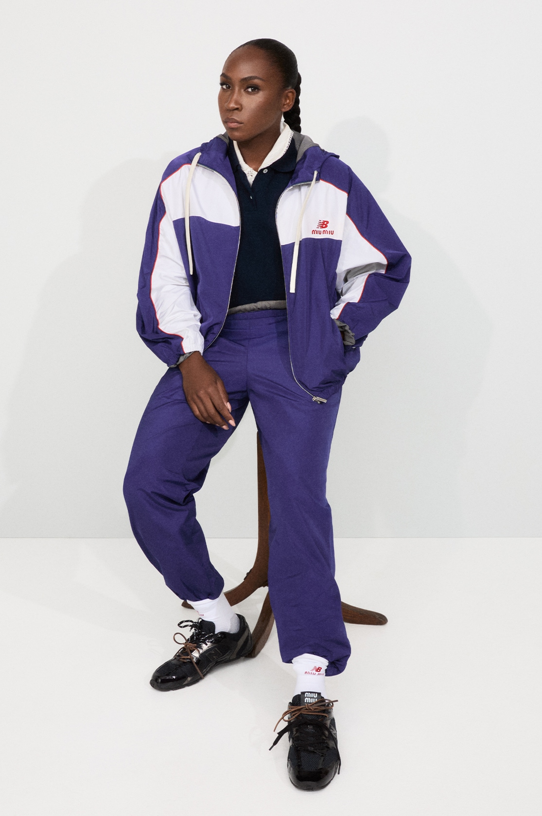 MIU MIU - 8/3限定価格☆MIUMIU ミュウミュウ ホリディ限定 iPhone11 miumiu × New Balance スニーカー レザー シルバー ホワイト