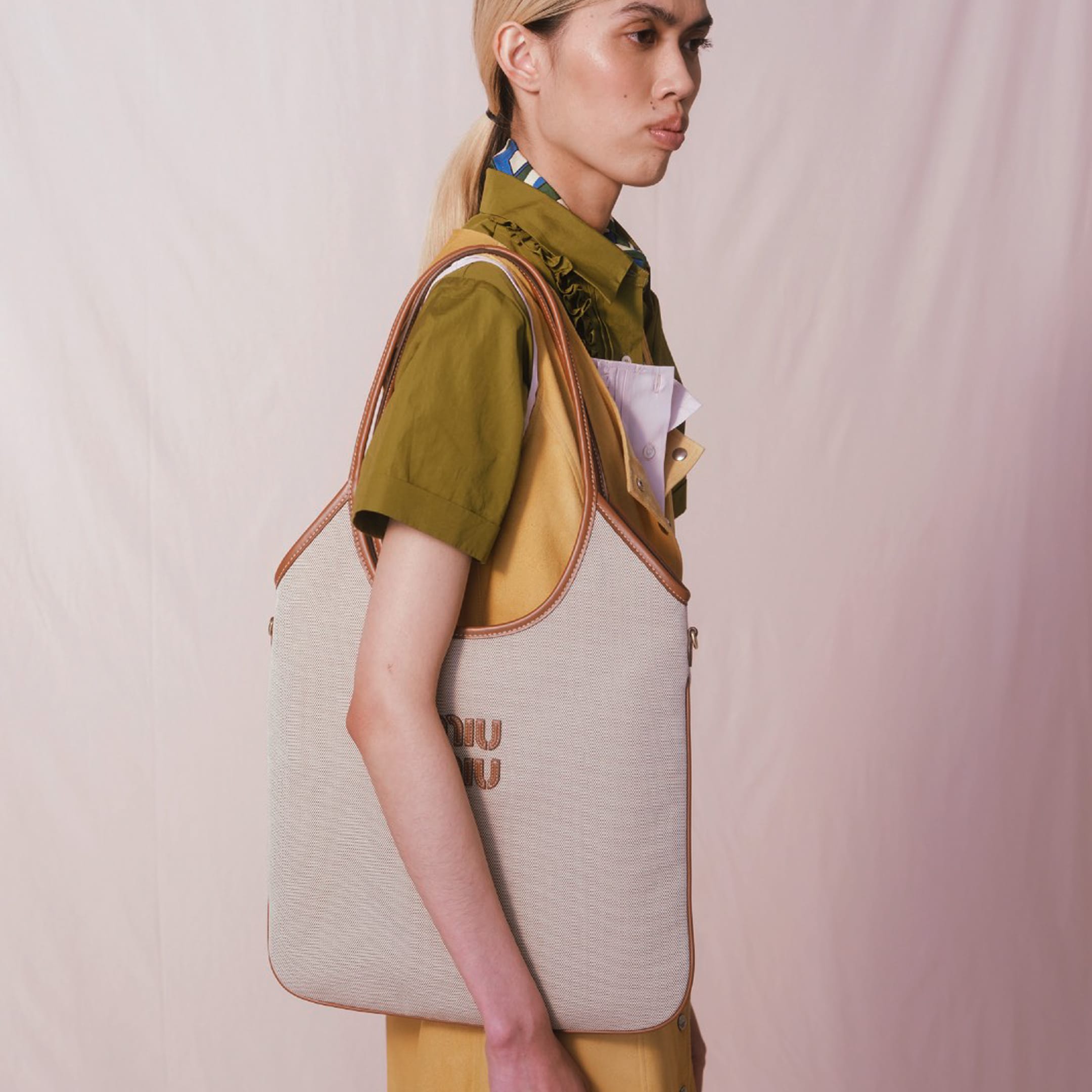 miumiu archive ホルターネック プルオーバー ギャザー タンク miumiu archive ホルターネック プルオーバー ギャザー タンク 【公式