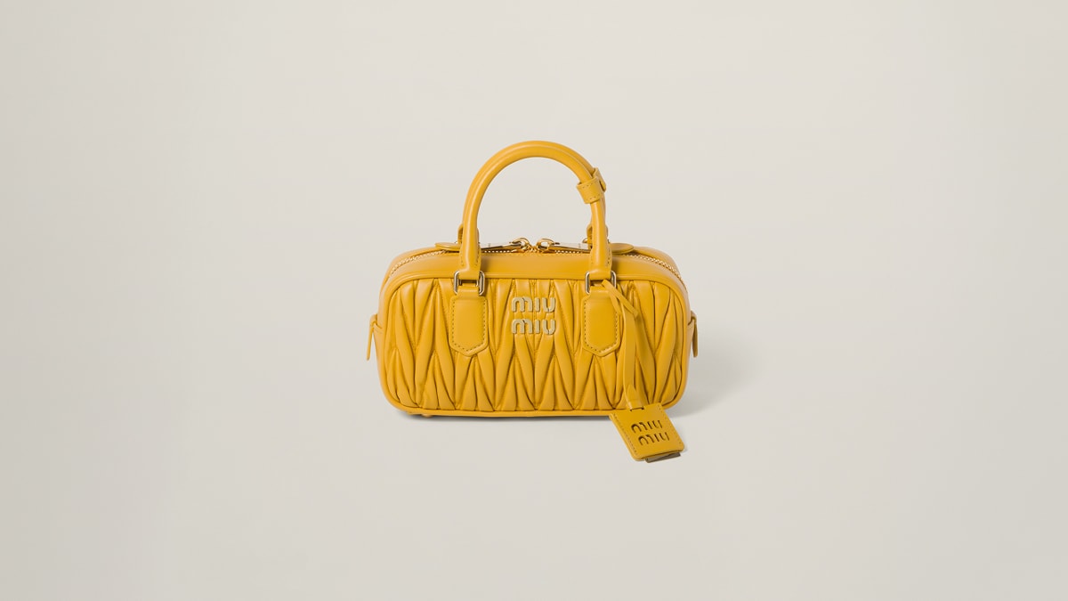 miu miu イエロー Vネック タンクトップ MiuMiu(ミュウミュウ) タンクトップ(レディース) - ブランド通販のBUYMA