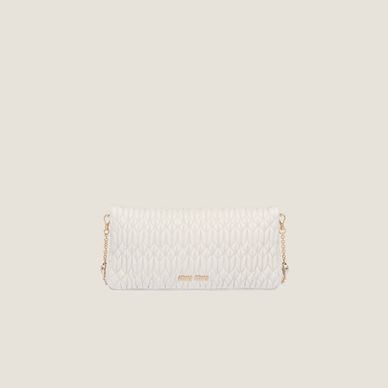 حقيبة Miu Miu Crystal الأيقونية من جلد نابا المنقوش