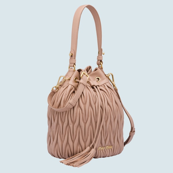 precio competitivo precio barato disponibilidad en el reino unido Bolso saco de piel de napa matelassé | Miu Miu 5BE037_N88_F0770_V_OOO precio competitivo precio barato disponibilidad en el reino unido Bolso saco de piel de napa matelassé | Miu Miu 5BE037_N88_F0770_V_OOO
