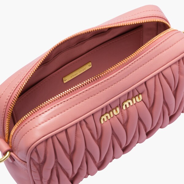 海外最新 miumiu ショルダーバッグ ピンク マトラッセ マテラッセ - ショルダーバッグ