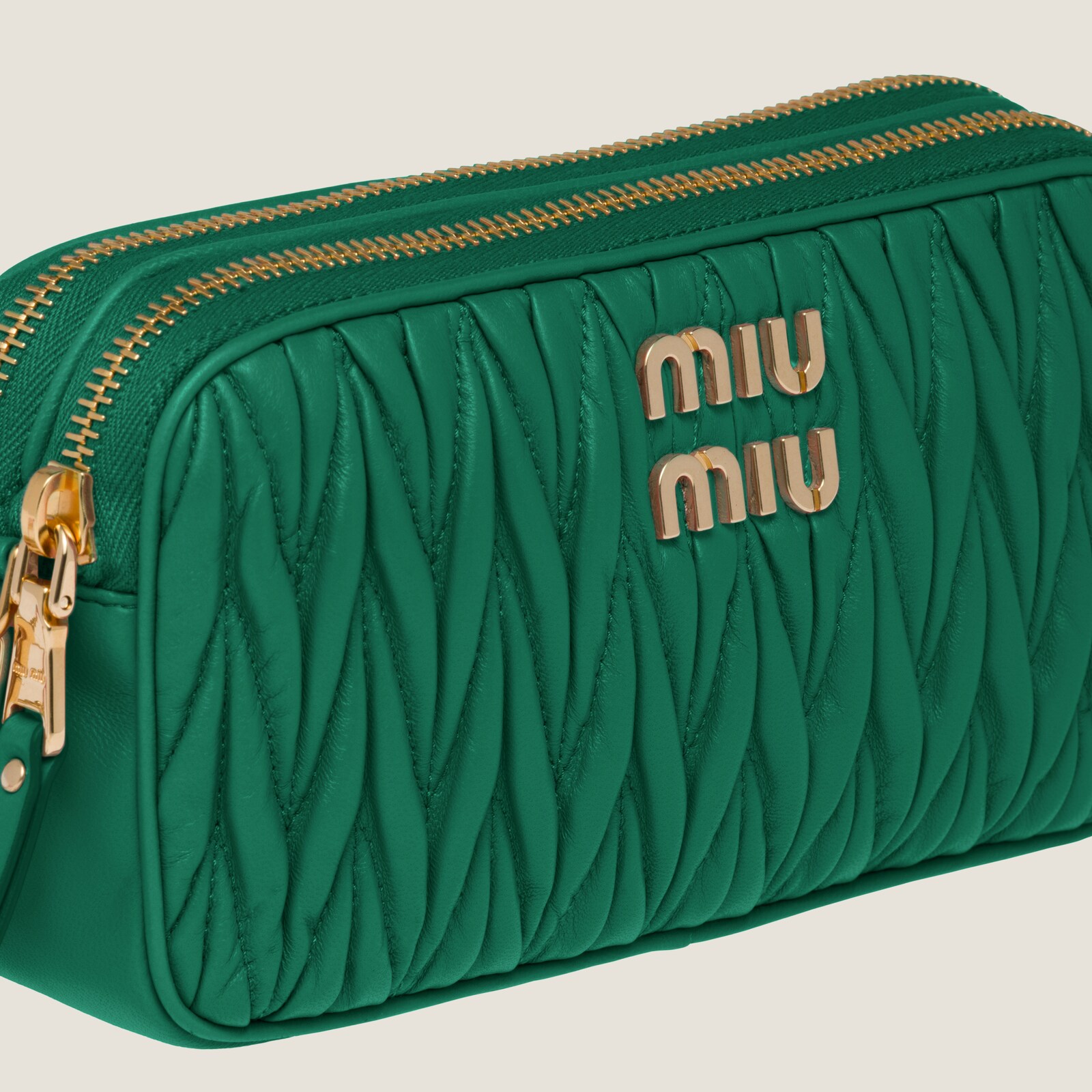 Bolsa Mini Em Couro Napa Matelassê Manga Miu Miu