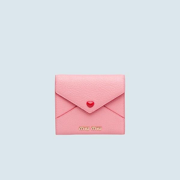 chain wallet in pink and white textured matelassé leather