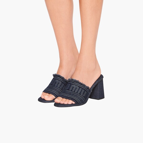 Sandalias vaqueras con bordes sin rematar Azul | Miu Miu