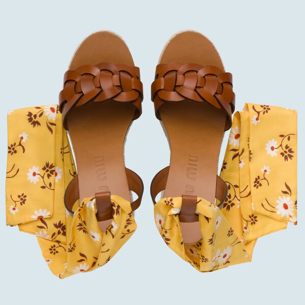 sandalia couro plataforma