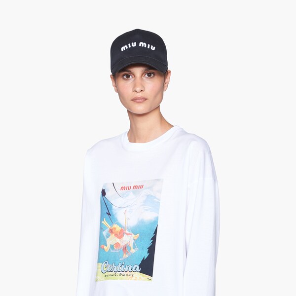 zara jaws sweatshirt