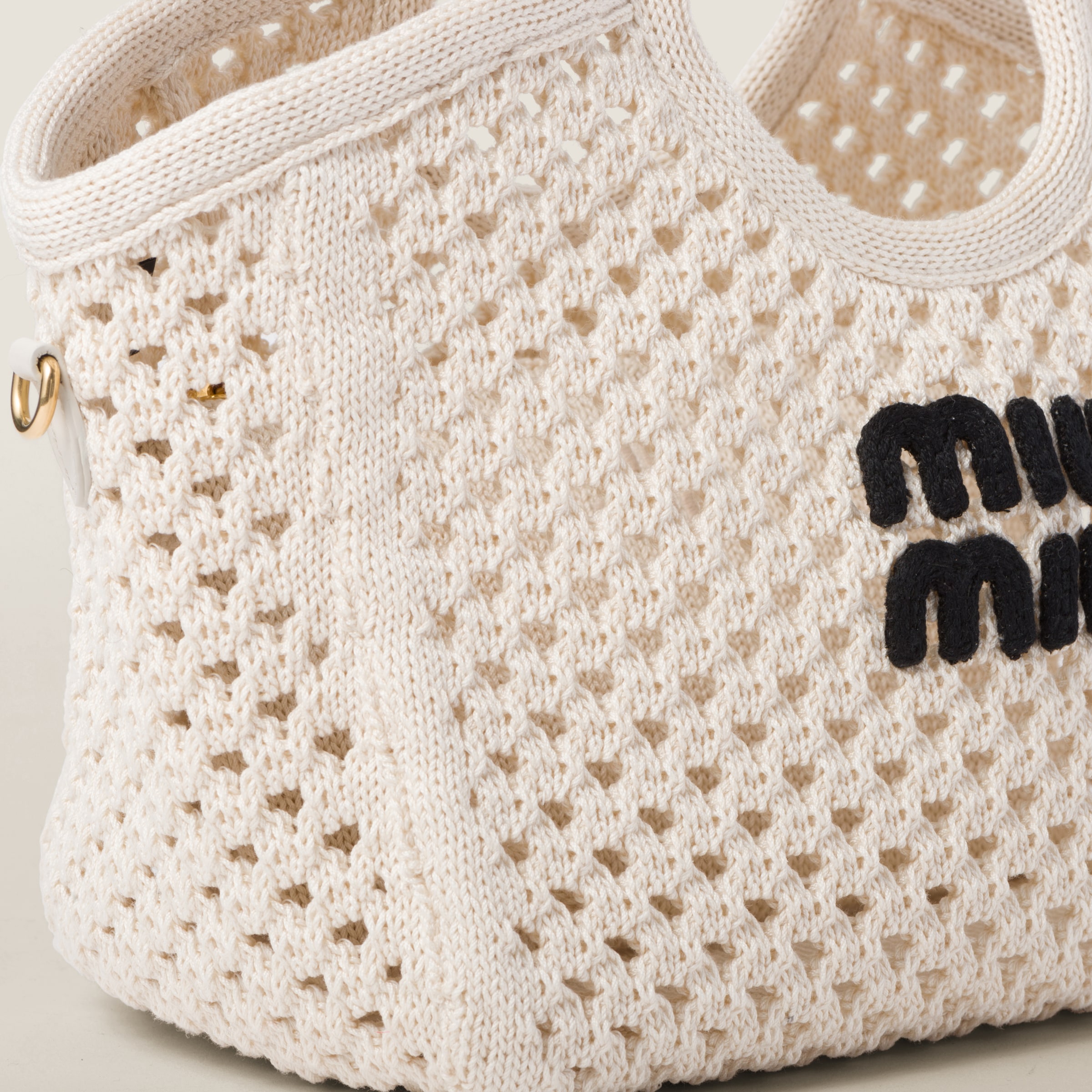 miumiu アイボリー コットン トートバッグ ロゴプリント cq5dam.web.hE7E3DA.700.700.jpg