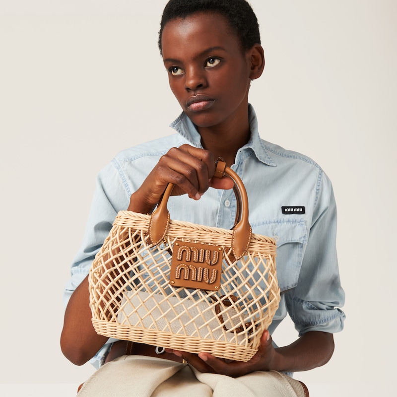 Bolsa em tecido com acabamento em couro