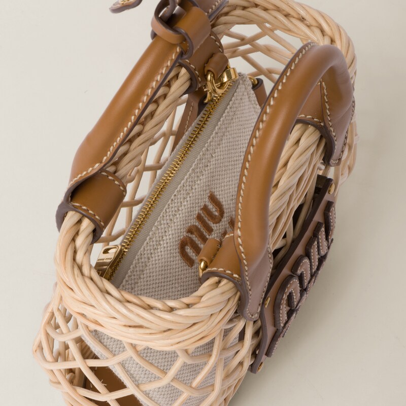 Bolsa em tecido com acabamento em couro