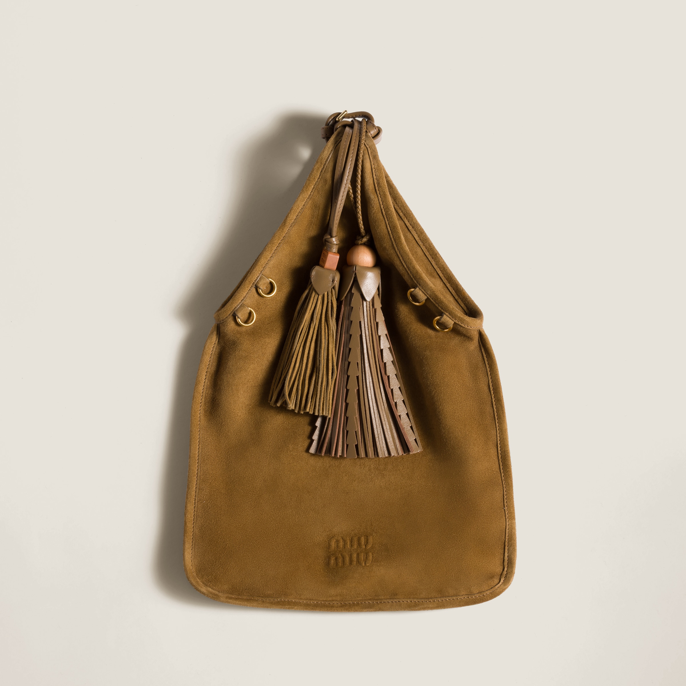 *小さな主役*miumiu*タッセル付きスエードハンドバッグ オリーブ タッセル付きスエードハンドバッグ | Miu Miu