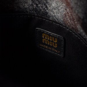 AF5BA295_2ID6_F0H16_V_OOO_BKG_4