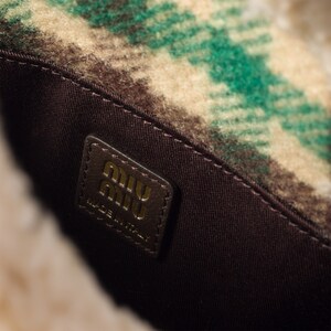 AF5BA295_2ID6_F0HDZ_V_OOO_BKG_4