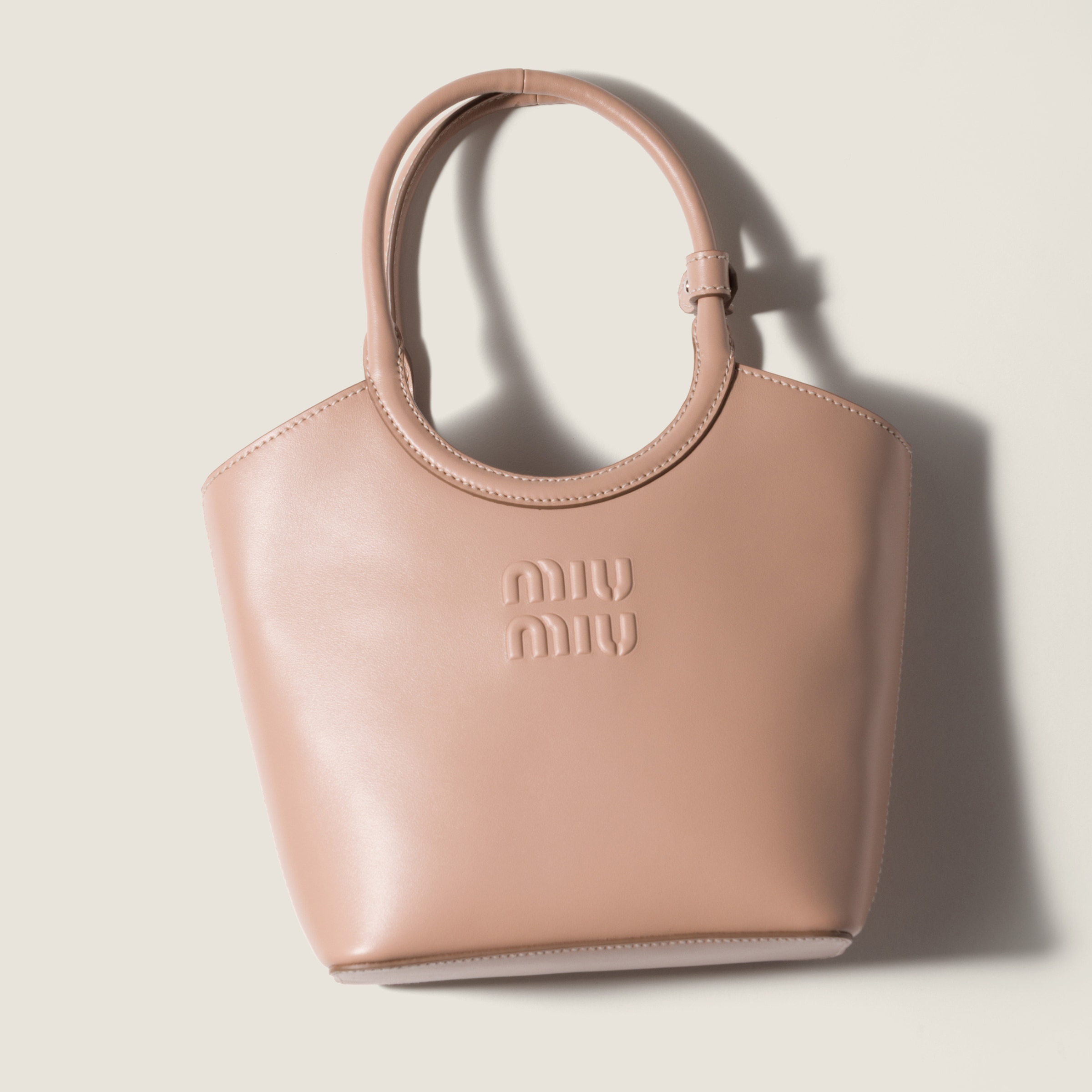 カメオ Ivy レザー ハンドバッグ | Miu Miu - 日本
