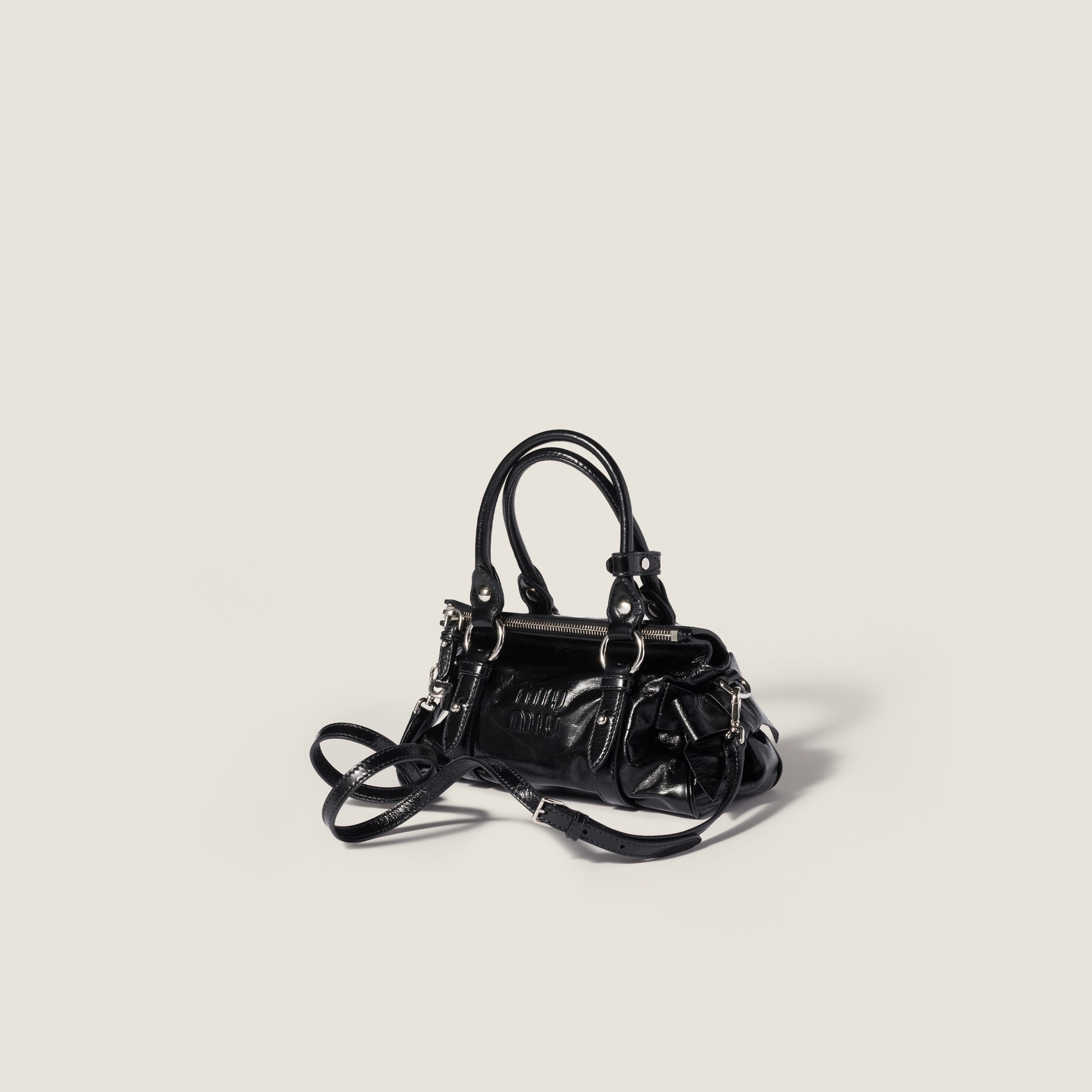ブラック 光沢感のあるレザー ハンドバッグ | Miu Miu - 日本