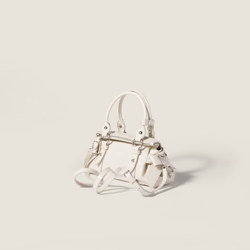 光沢感のあるレザー ハンドバッグ