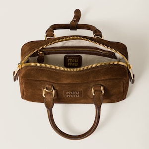 AF5BB142_2CS4_F0324_V_OON_BKG_6