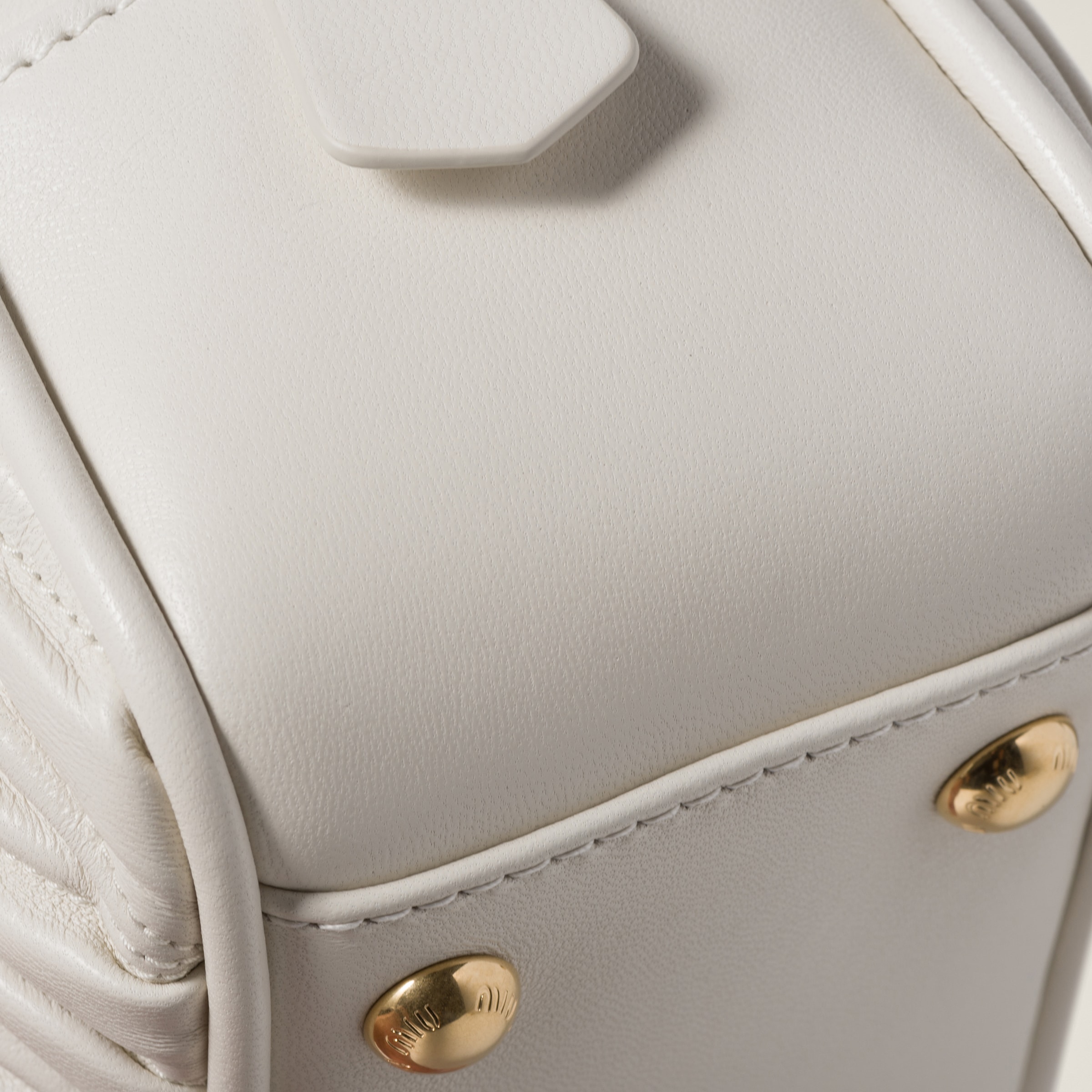 ホワイト アルカディ マテラッセレザー バッグ | Miu Miu