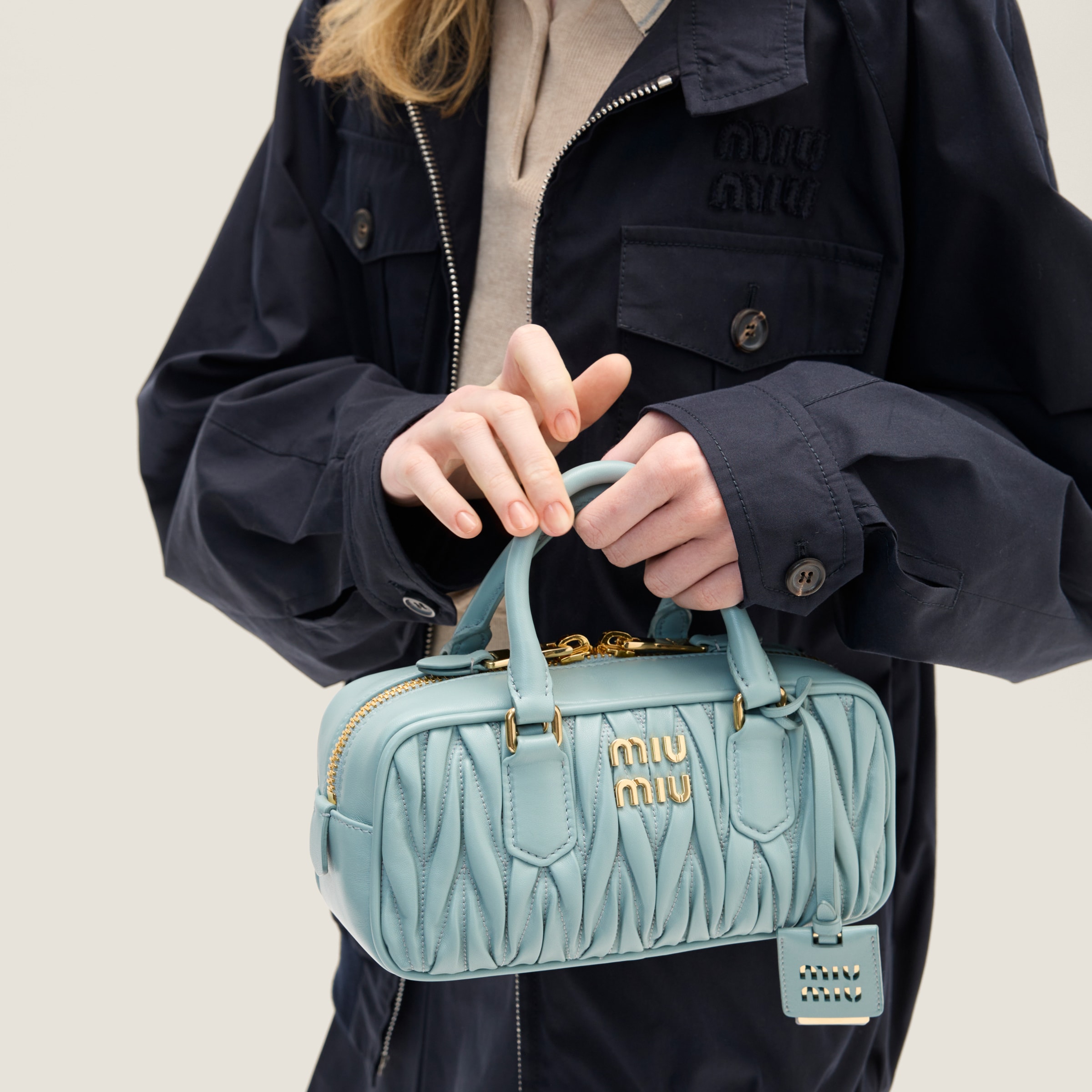 【関税&送料込】Miu Miu Powder Blue Leather Arcadie Handbag Arcadie leather crossbody bag Miu Miu Blue in Leather - 44891057