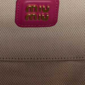 AF5BB148_2CS4_F0029_V_OON_BKG_4