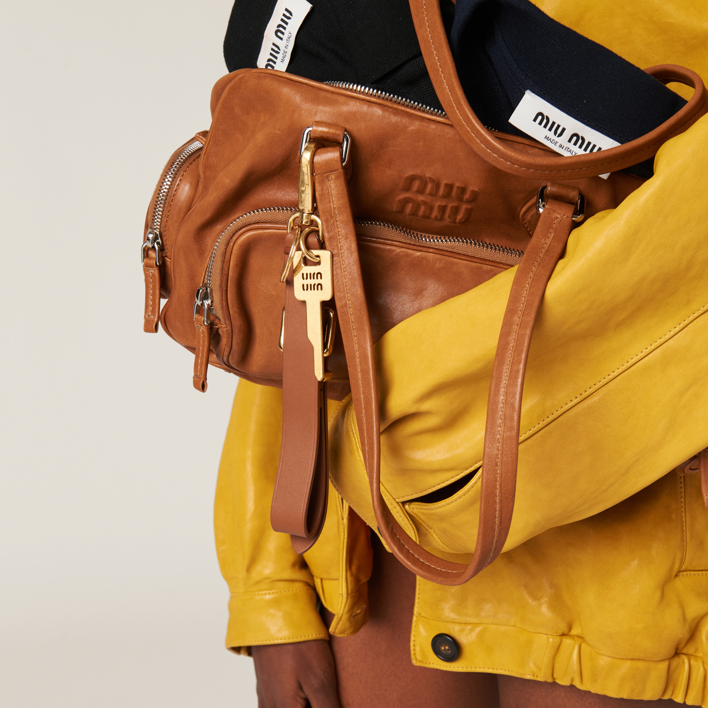キャメル ナッパレザー トップハンドルバッグ | Miu Miu