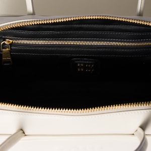 AF5BB173_2CRW_F0K74_V_OTM_BKG_6