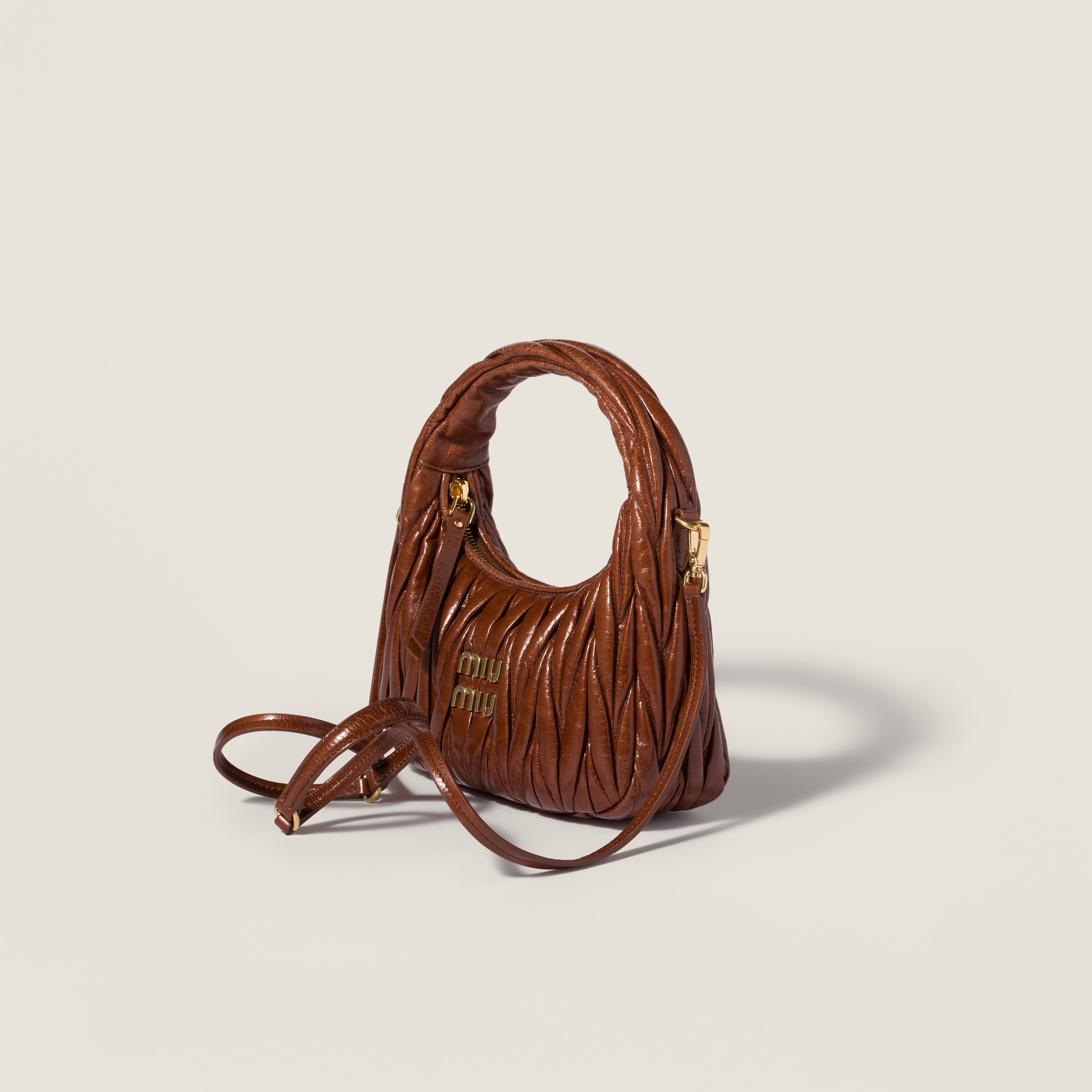 最終お値引き本日限定miu miu ワンダー マテラッセスエード バッグ