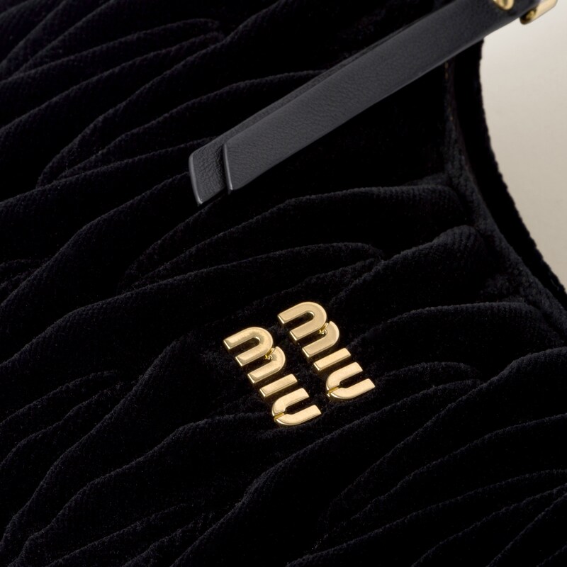 Wander matelassé velvet hobo bag