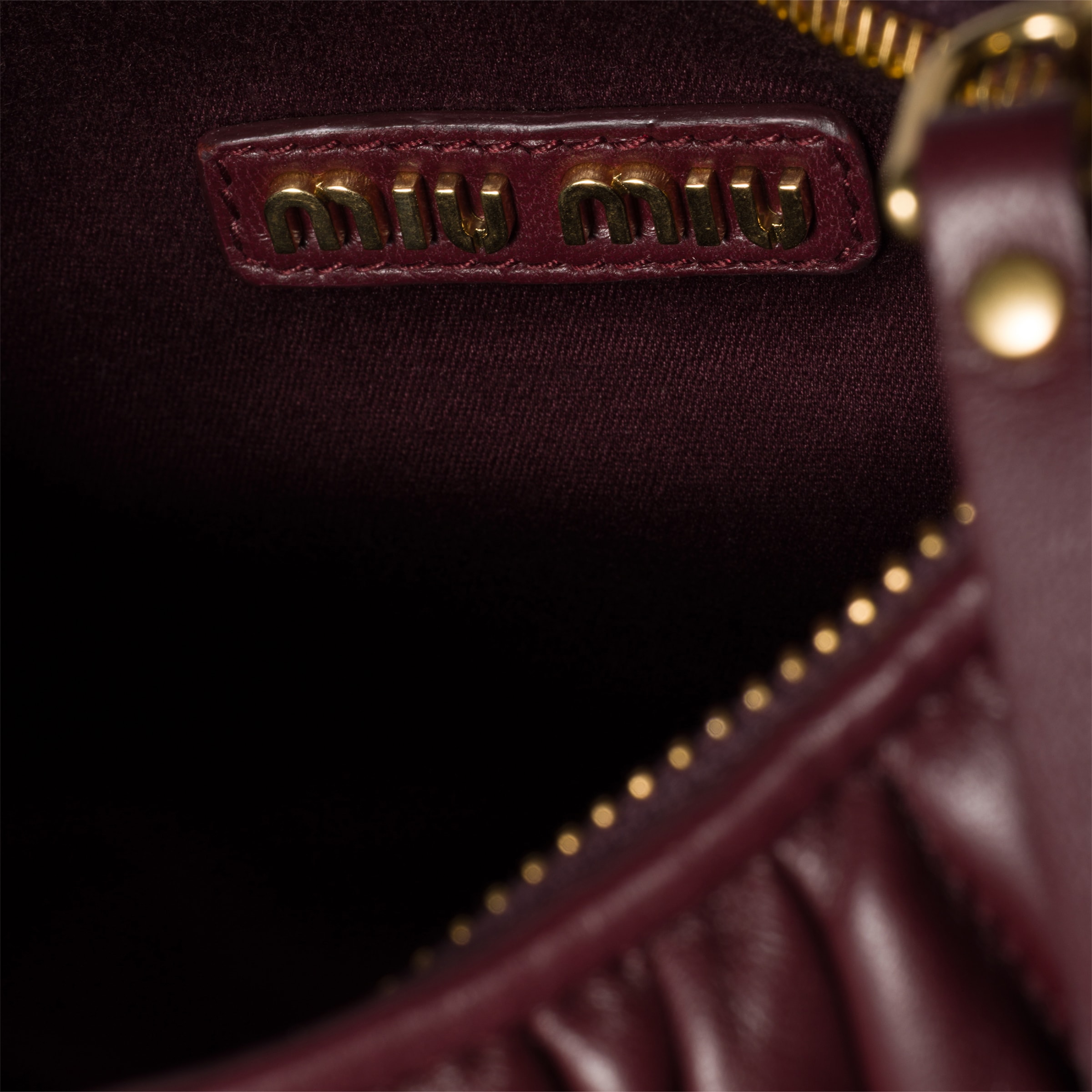 ミュウミュウ ワイン バーガンディマトラッセ MIU MIU (ミュウミュウ) マテラッセレザー 二つ折り財布 MIU5MV204AFPP