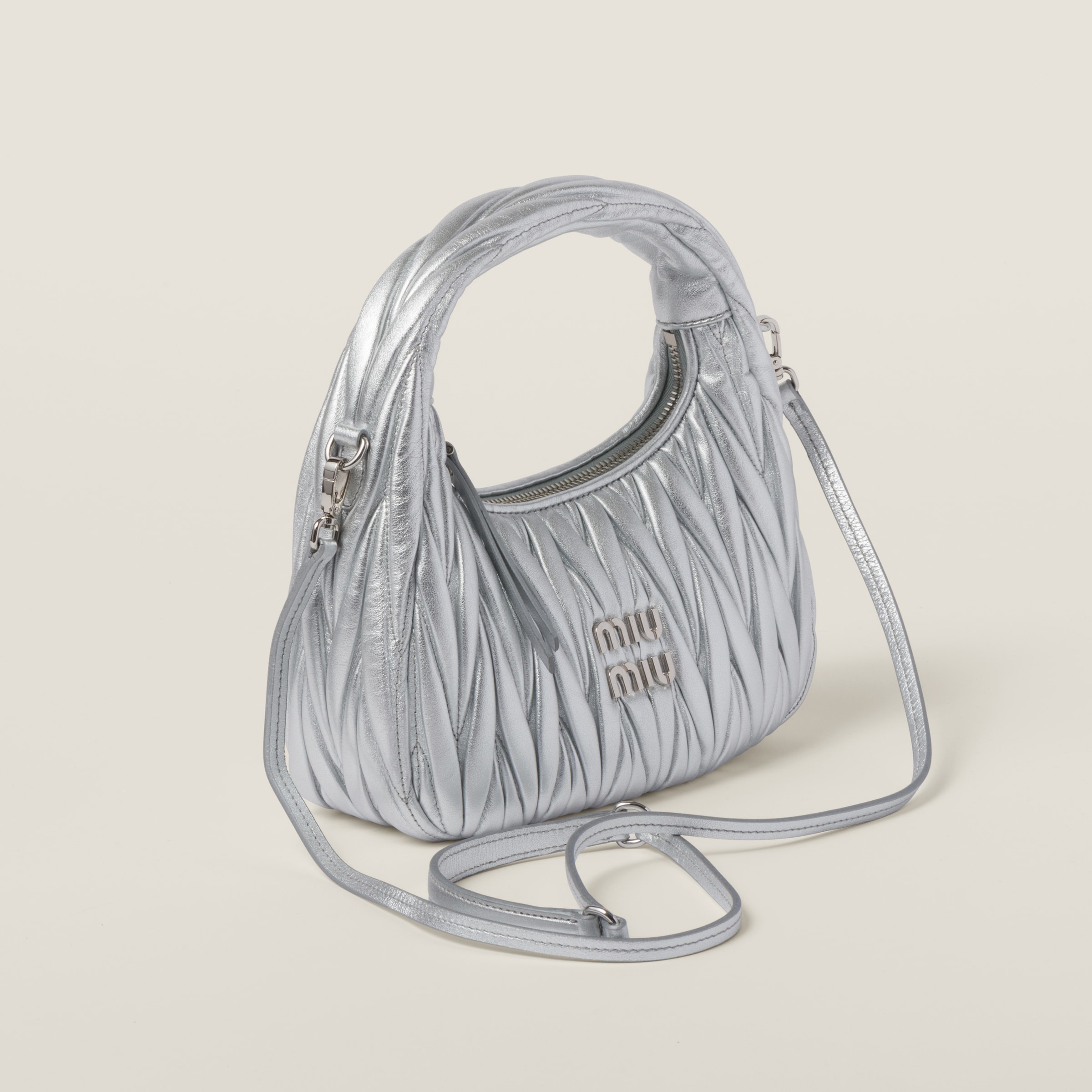 シルバー ワンダー マテラッセレザー ホーボーバッグ | Miu Miu