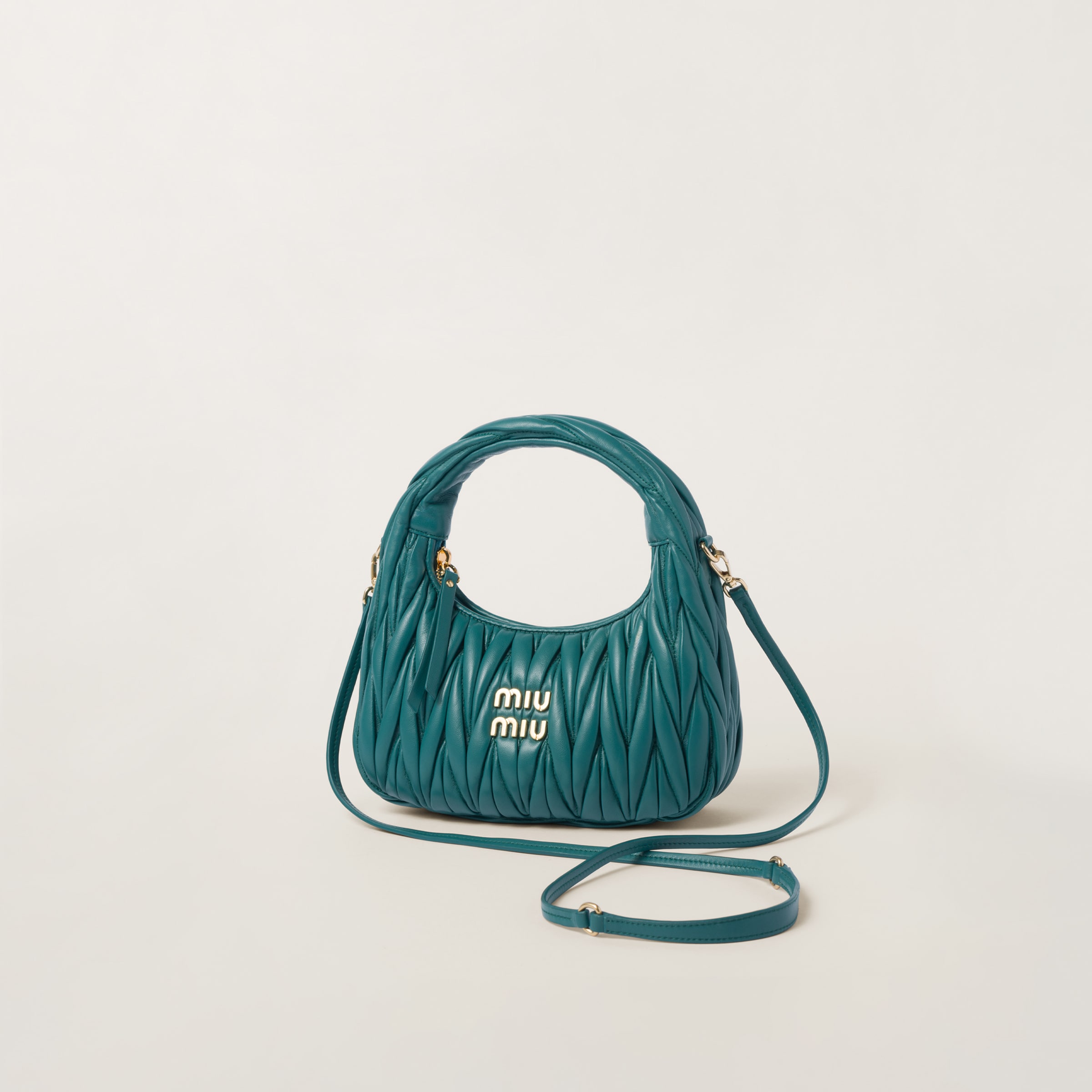 【返品交換不可】 Lagoon Blue Wander Matelassé Nappa Leather Hobo Bag | Miu Miu シングルカード