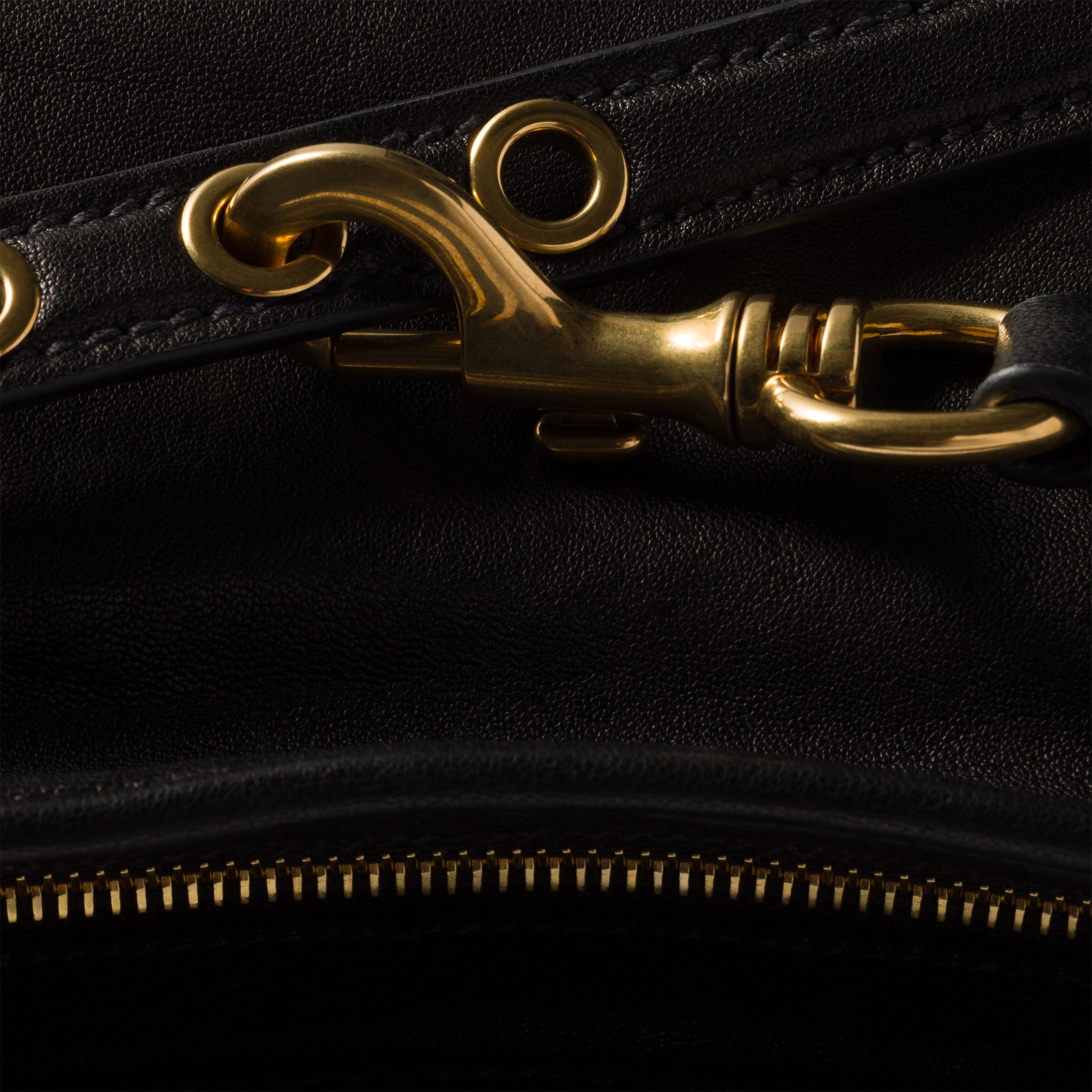 MIU MIU 5BC182VOOO2BBLF0002 関税送料込 Black Aventure Nappa Leather Bag | Miu Miu