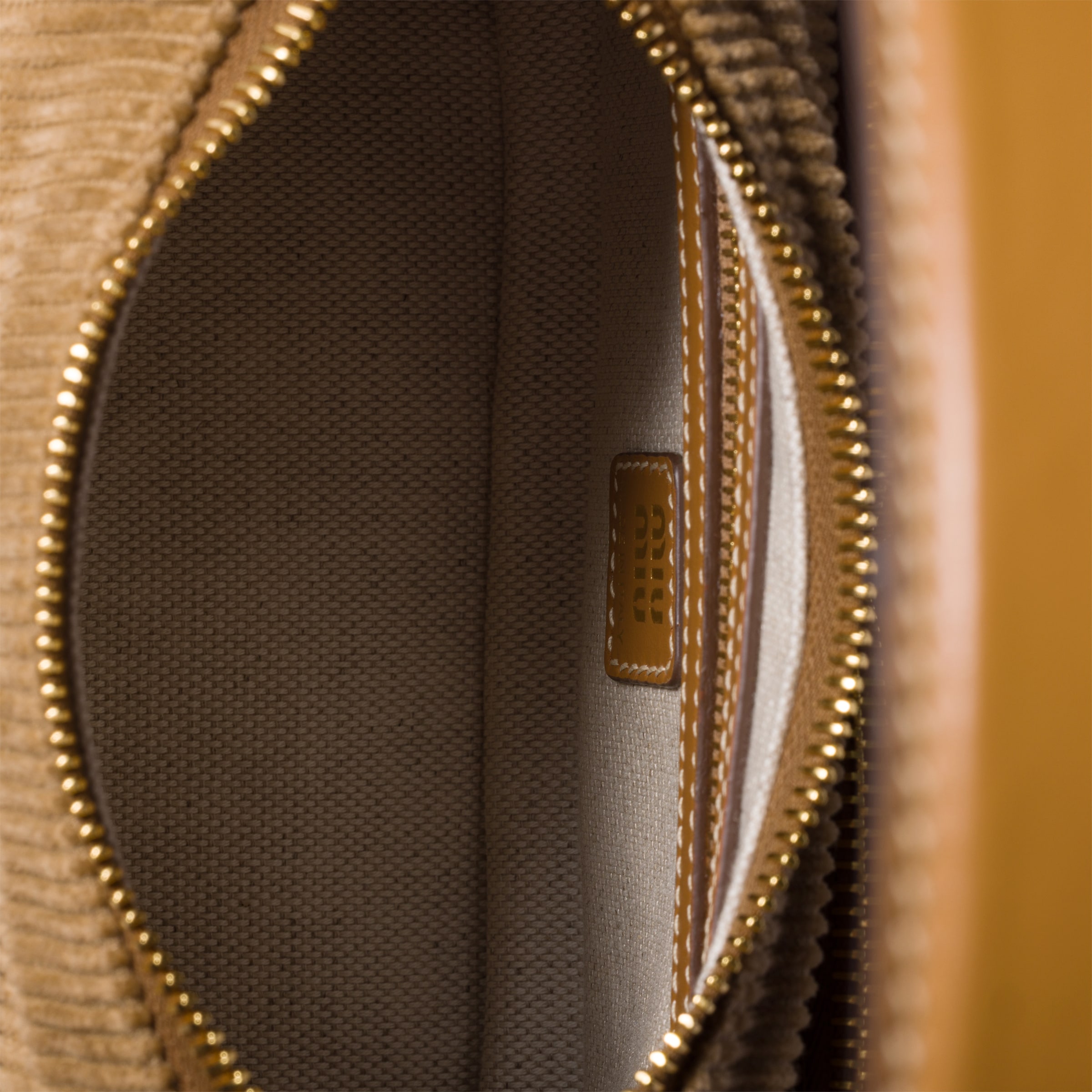 シナモン コーデュロイ ポケット バッグ | Miu Miu