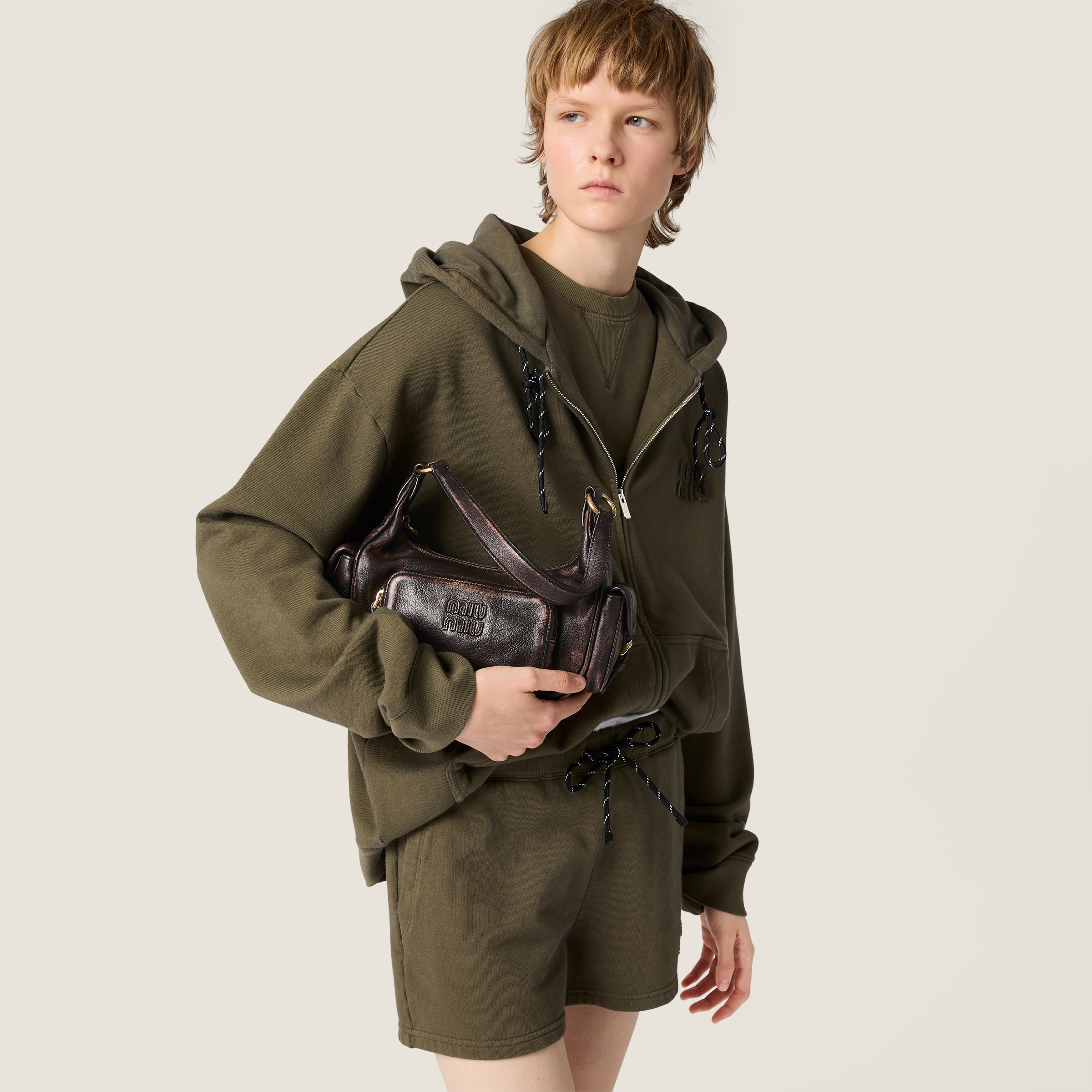 ダークブラウン ポケット ナッパレザー バッグ | Miu Miu