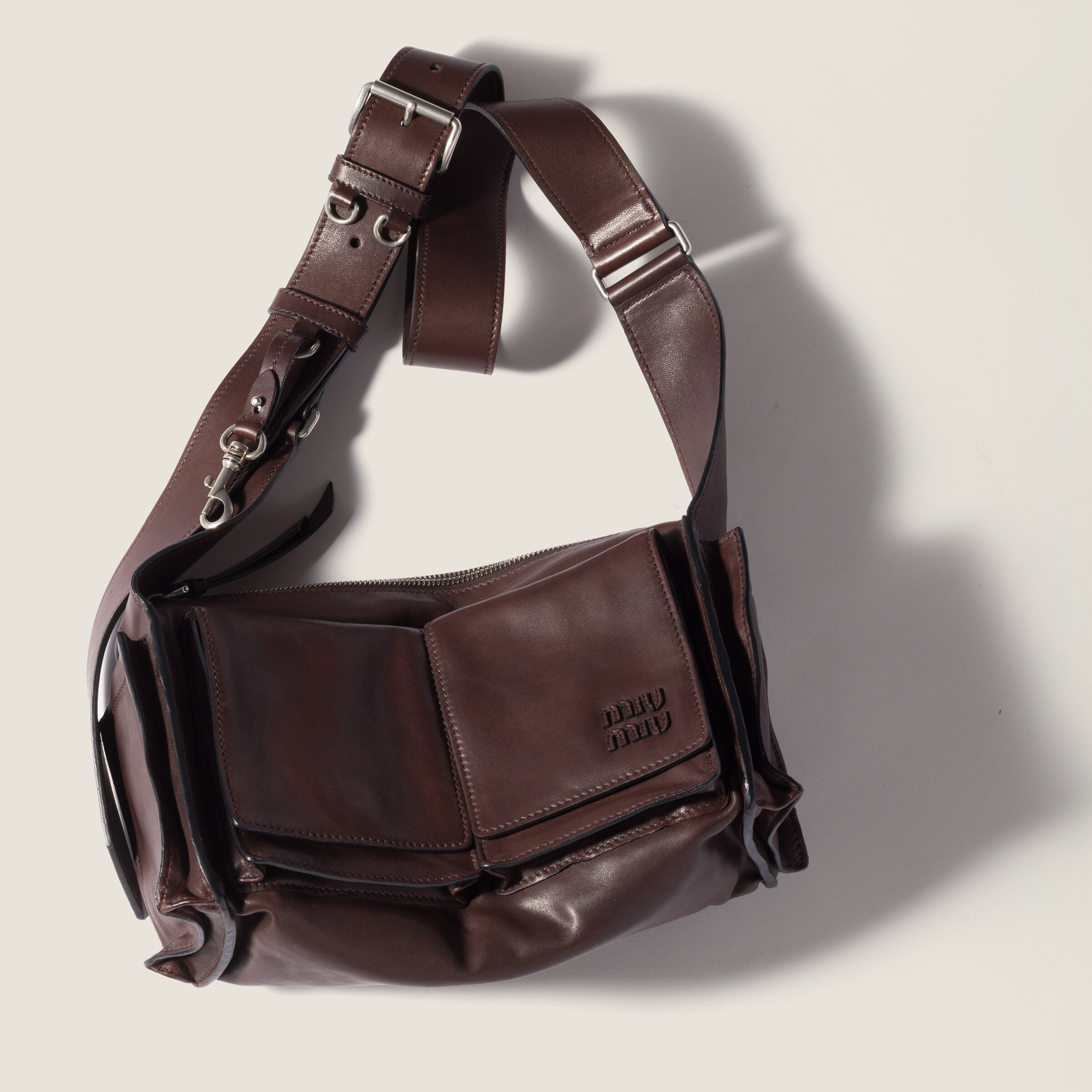 シエナブラウン ユーティリティ ナッパレザー ショルダーバッグ | Miu 