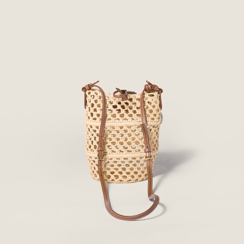 Pochette en crochet de raphia