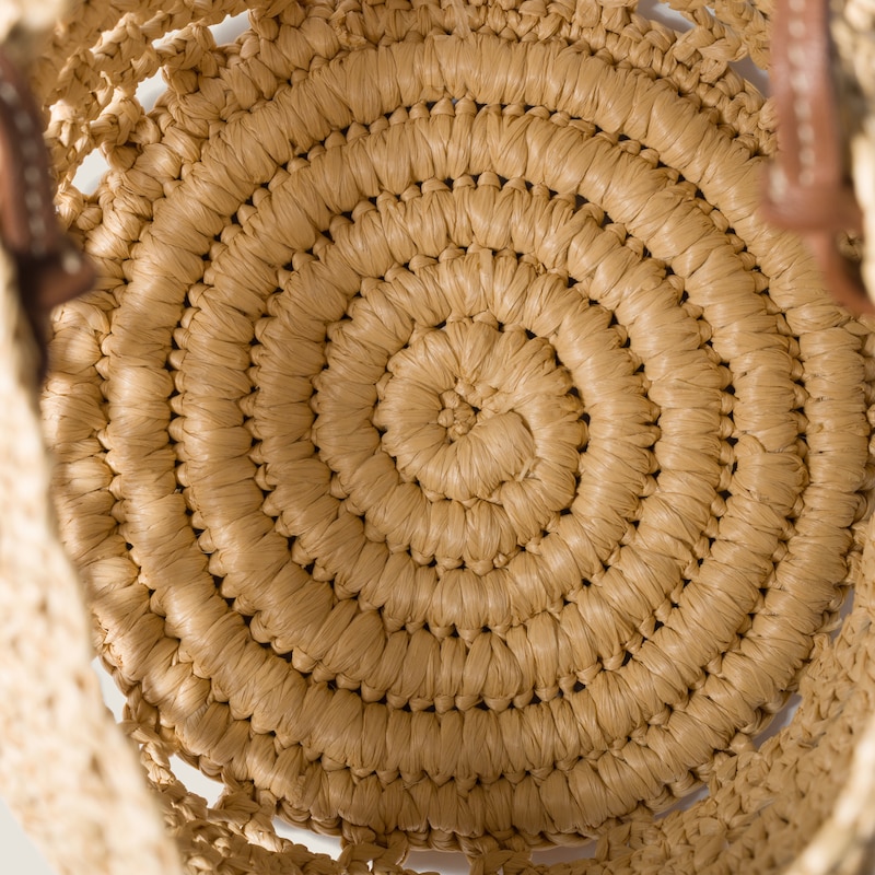 Pochette en crochet de raphia