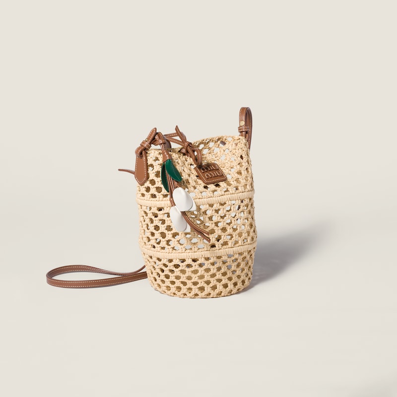 Pochette en crochet de raphia