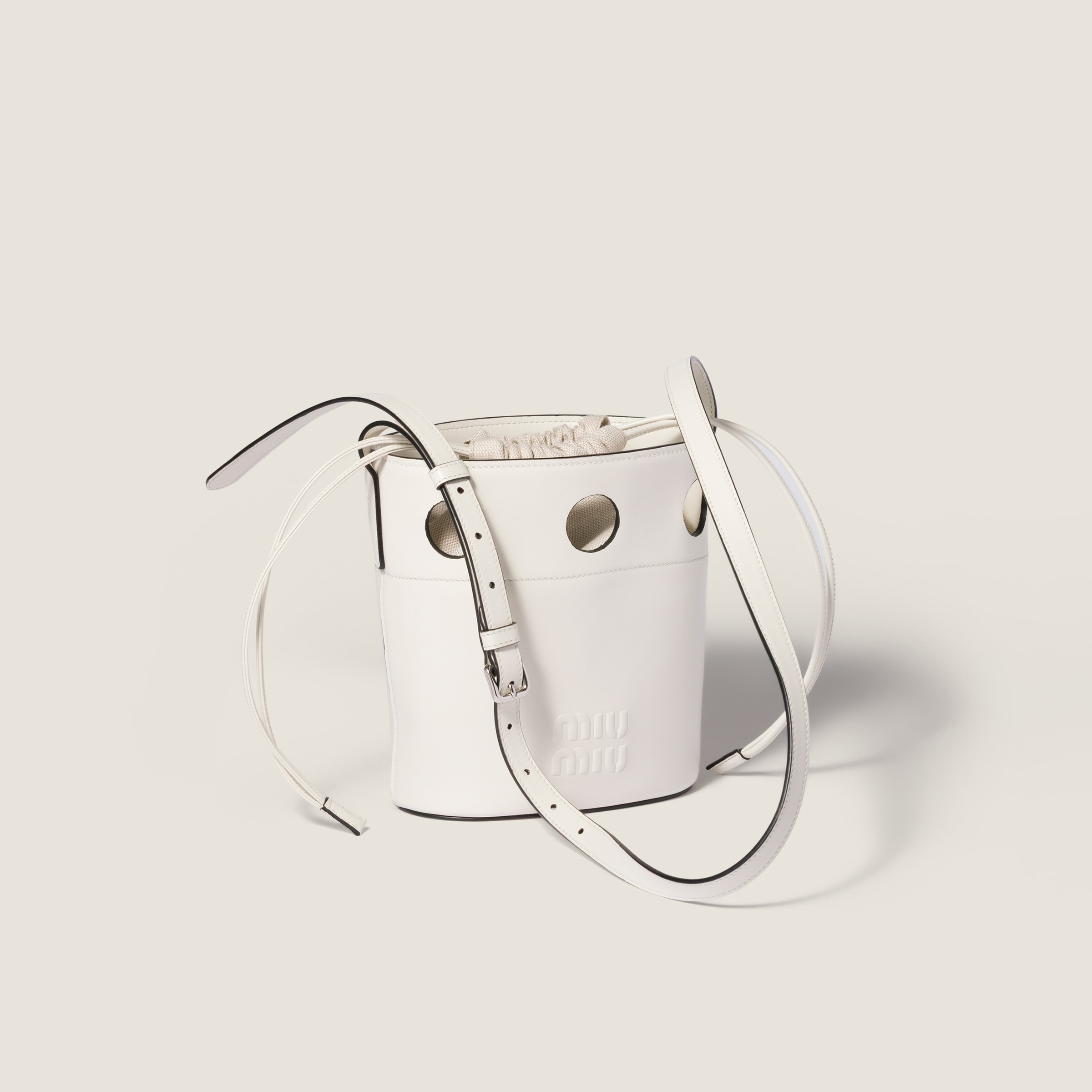 miu miu レザー バケットバッグ ホワイト巾着付き