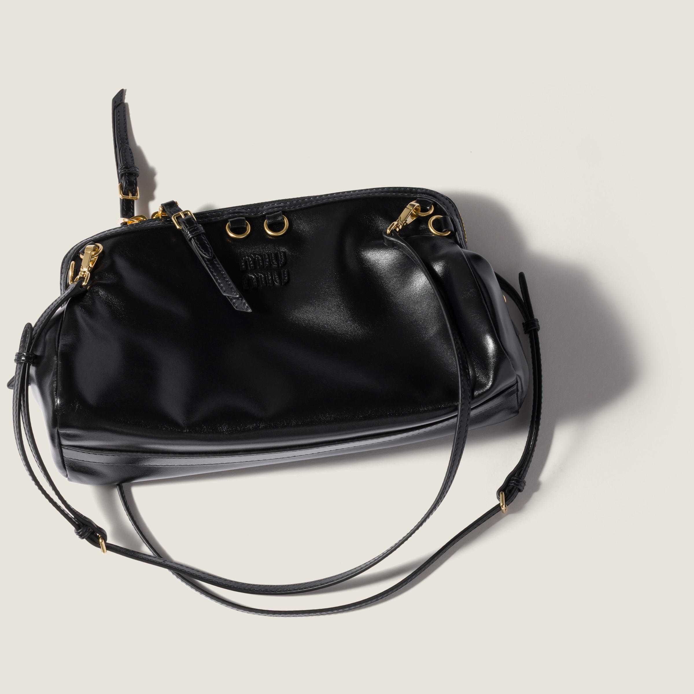 ブラック カプリス 光沢感のあるレザー クラッチバッグ | Miu Miu - 日本