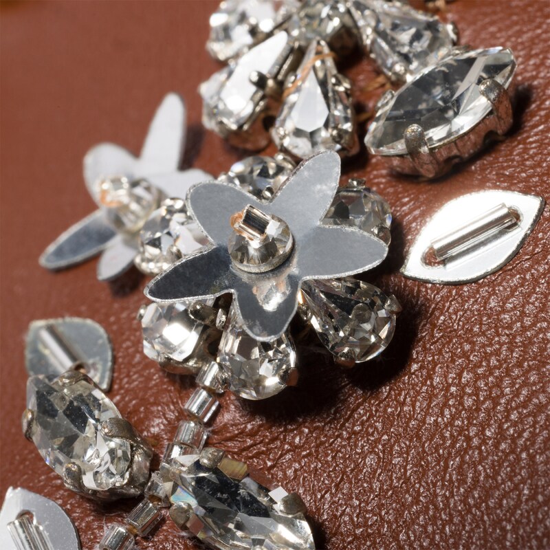 حقيبة كلاتش Caprice مطرزة من جلد نابا