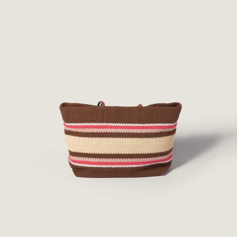 حقيبة تسوّق منسوجة بلمسة من الرافيا