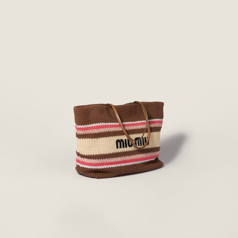 حقيبة تسوّق منسوجة بلمسة من الرافيا