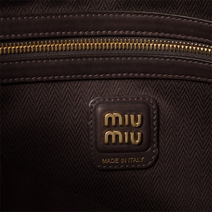 AF5BG231_2CSS_F0003_V_MLN_BKG_4