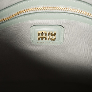 AF5BG231_2CSS_F0035_V_MLN_BKG_4